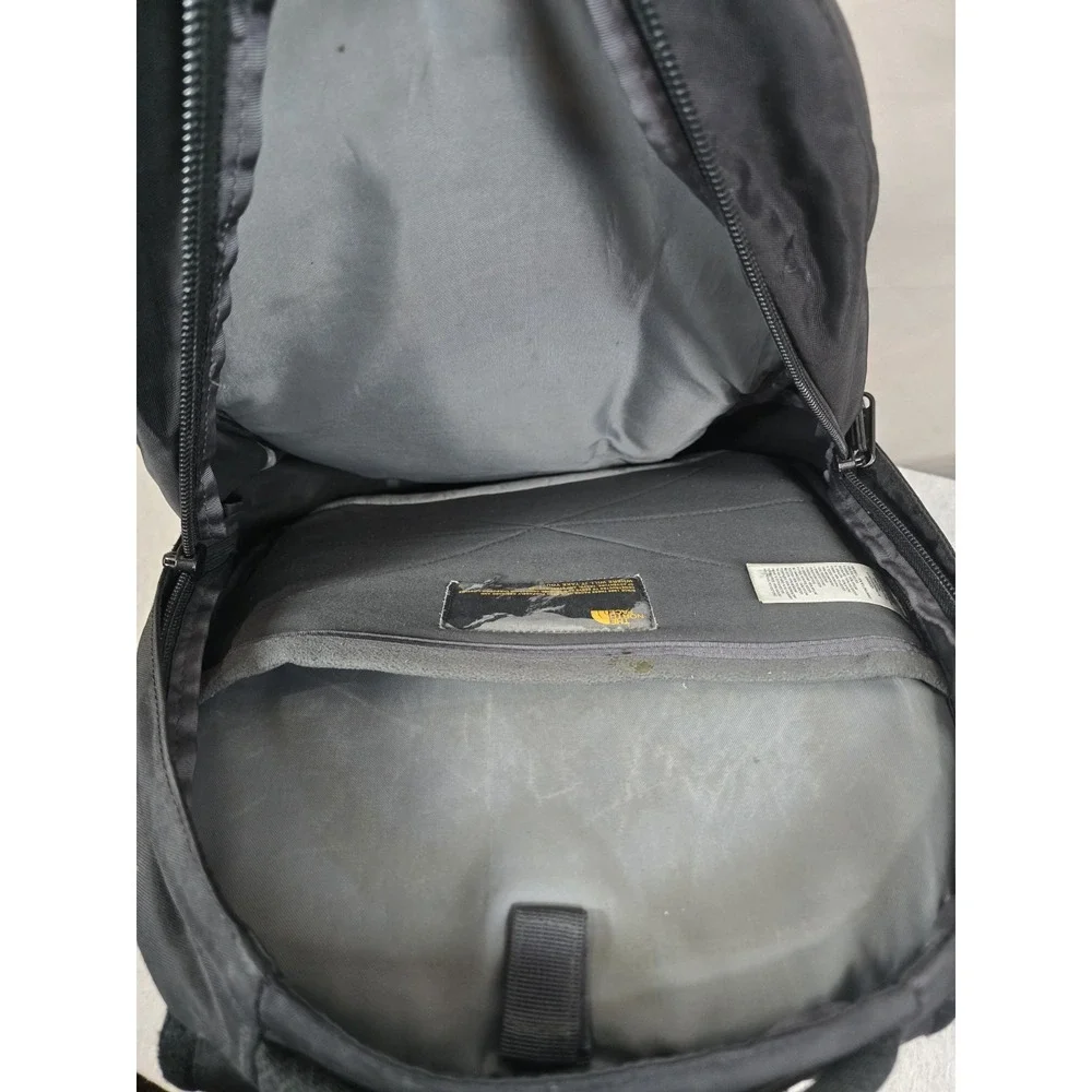 The North Face Borealis Men's Backpack - Black 28-liter pack front‎ crisscross
